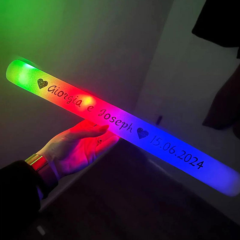30 LED-owych świetlnych pałecz – Flashing Led Foam Sticks Party recenzja i cena
